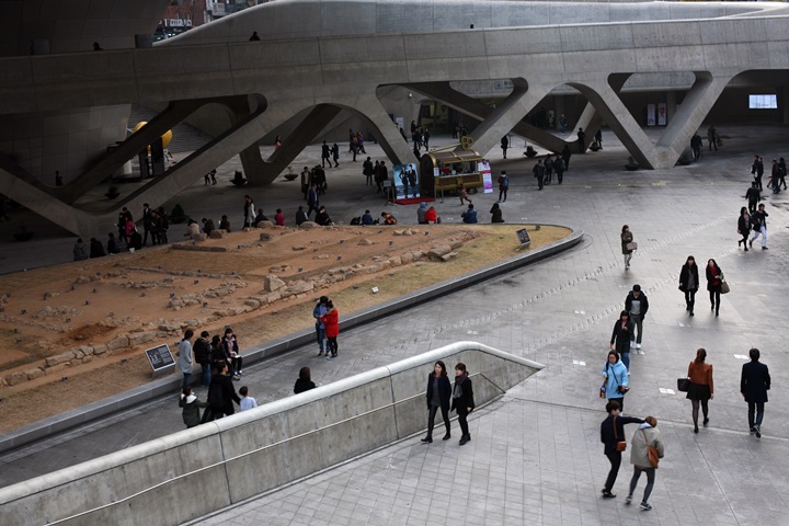 10. 동대문역사문화공원역 주변